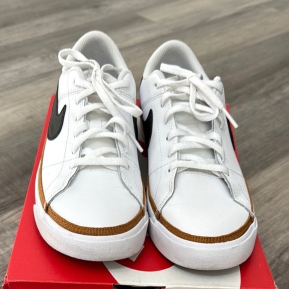 NWT NIKE COURT LEGACY - Picture 4 of 5